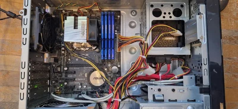 1. ПК для интернета, работы, нетребовательных игр. CPU Core i5-4460. 16G RAM. 256G SSD + 500G HDD. W — Тбилиси — 10 ₾