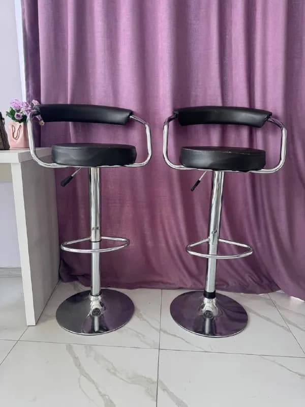 Пара барных стульев — Батуми — 200 ₾