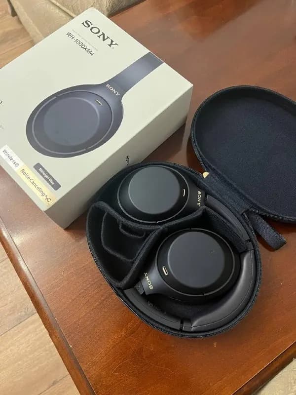 Sony WH-1000XM4 (коробка, чехол и провода в комплекте) — Тбилиси — 370 ₾