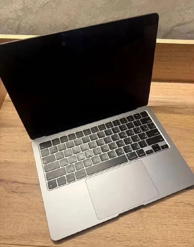 MacBook Air M2 2022, 8 GB / 256 GB SSD — Батуми — 1 800 ₾