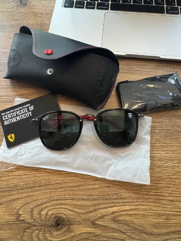 Ray Ban унисекса, новые, очень красивые, редкая модель. Продаю потому что мне малы ((. срочно 150 д — Батуми