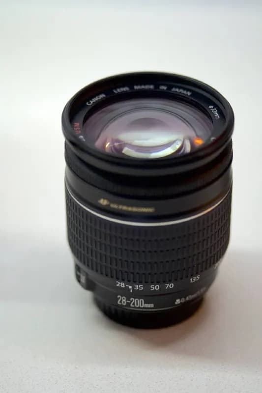 Canon EF 28-200mm f/3.5-5.6 USM (Japan- 270 gel — Батуми — 270 ₾