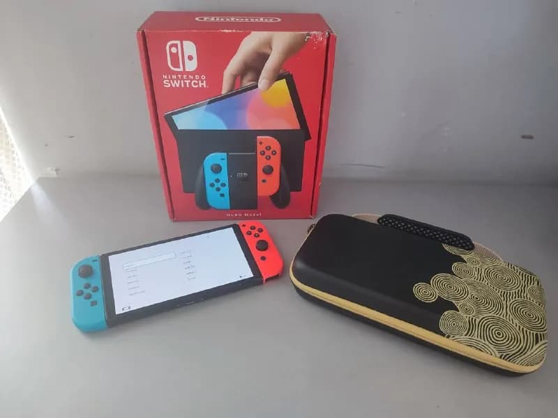 Nintendo Switch OLED + чехол — Батуми — 1 000 ₾