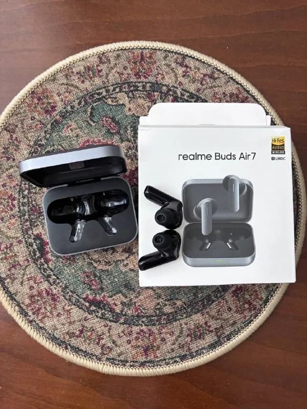 realme Buds Air 7 — беспроводные внутриканальные TWS-наушники с водозащитой IP55. — Батуми — 140 ₾
