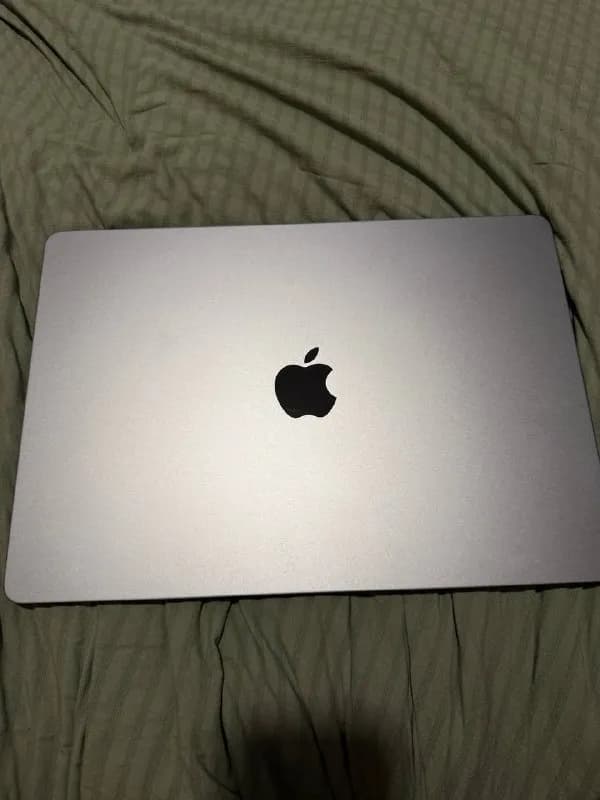 MacBook Air 15″ M2, 2023 — 8/512 ГБ — Батуми — 2 350 ₾