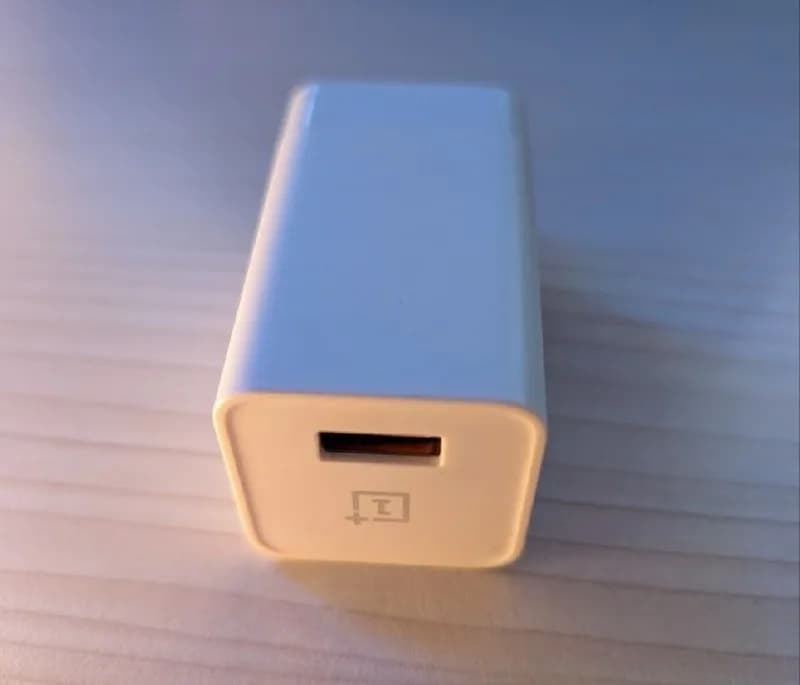 OnePlus 5V 4A Dash Charger. Тип разъёма — Тип A. Американская розетка с двумя плоскими параллельными — Батуми