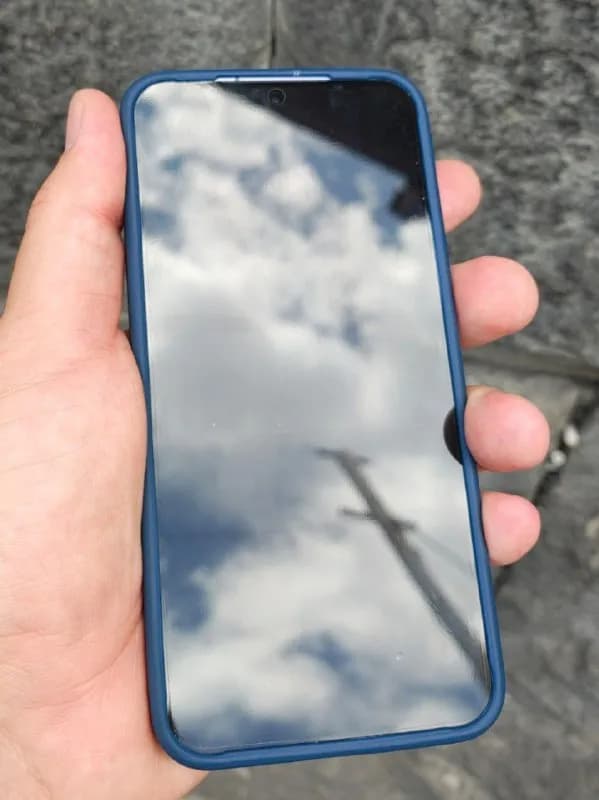 Samsung S25 12/128gb. Состояние отличное после 1,5 лет использования. Без царапин и сколов, чехол+пл — Тбилиси — 1 400 ₾
