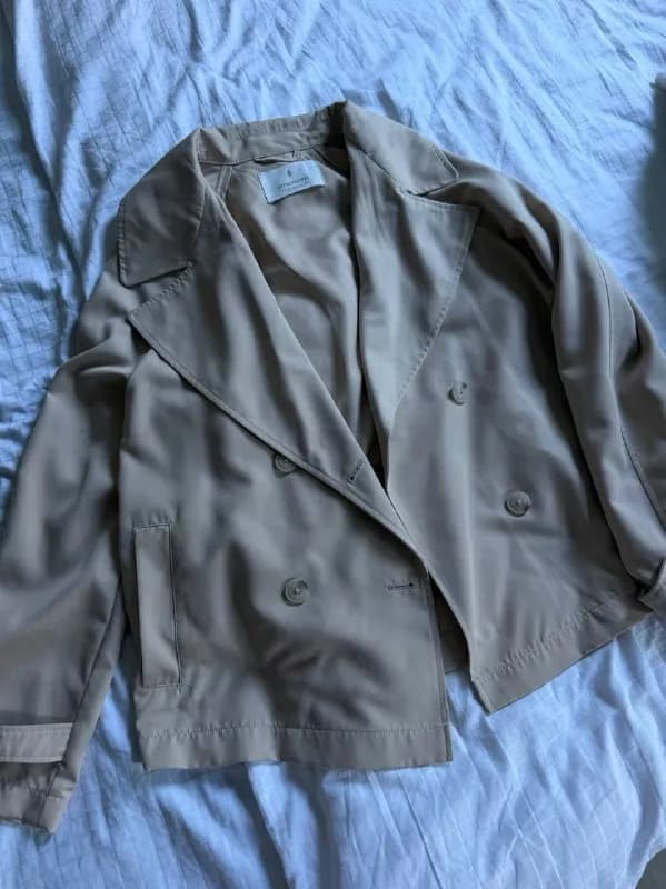 Укороченный тренч, размер M — Батуми — 60 ₾