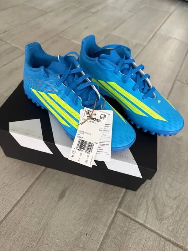 Adidas — Батуми — 140 ₾