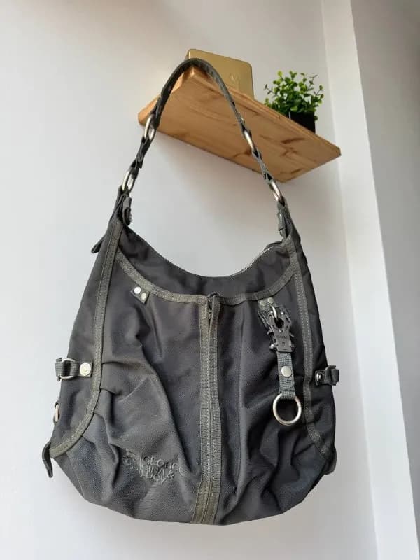 George, Gina and Lucy — Батуми — 250 ₾