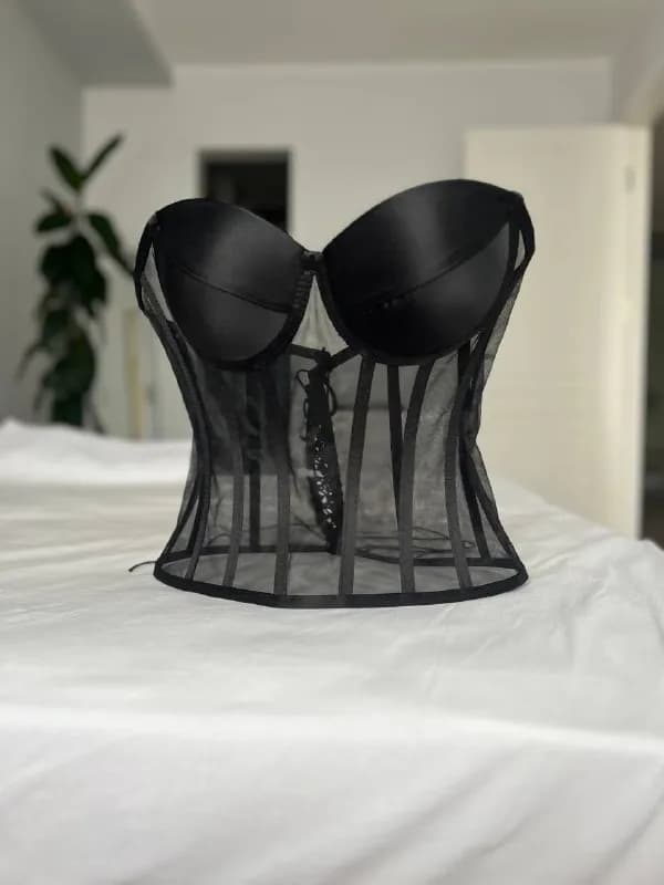 Корсет чёрный с чашками — Батуми — 60 ₾