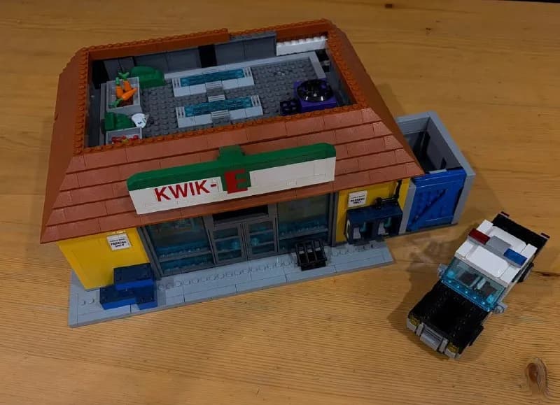 Lego 71016 The Kwik-E-Mart. Набор 2015 года состояние среднее. Не хватает около 20 деталей (есть спи — Батуми — 250 ₾