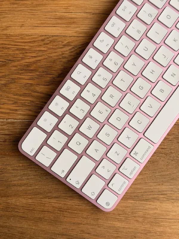 Apple Magic Keyboard (Pink, USB-C) — оригинал — Тбилиси — 200 ₾