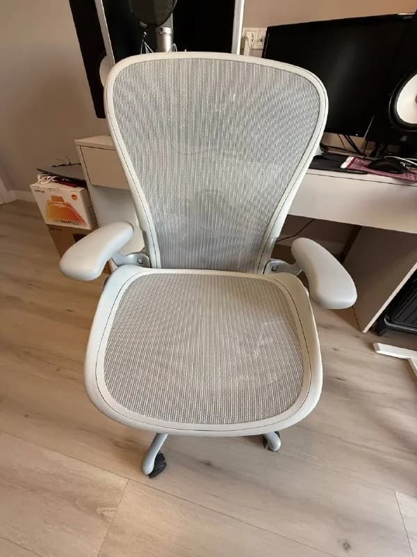 Herman Miller Aeron Remastered Size C из-за переезда — Тбилиси — 7 000 ₾