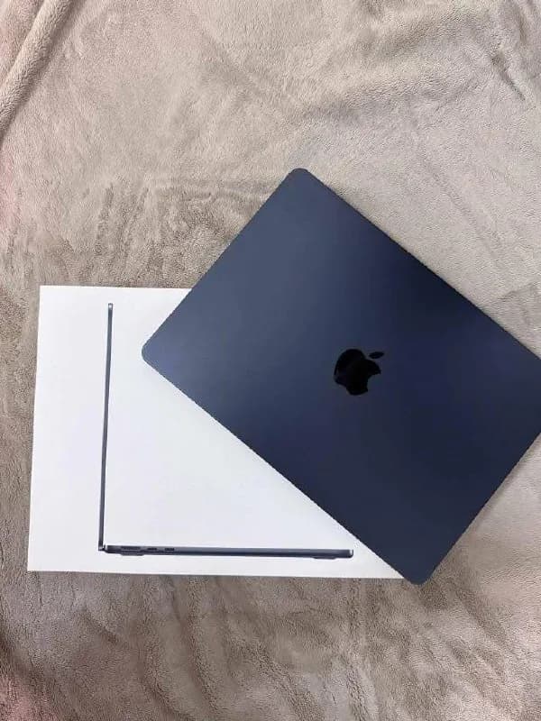 Macbook Air M4 Chip 2025 13 дюймов, 16 ГБ, 256 ГБ SSD, идеальное состояние, без царапин. В комплекте — Тбилиси — 2 600 ₾