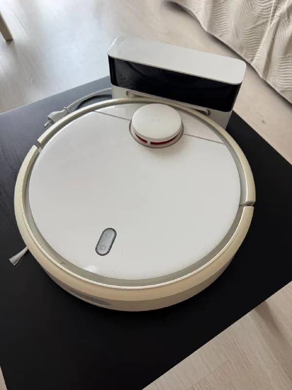 Mi Robot Vacuum, с EU вилкой. Состояние хорошее, недавно менял обе щетки и фильтр. Платстик на ободе — Батуми — 200 ₾
