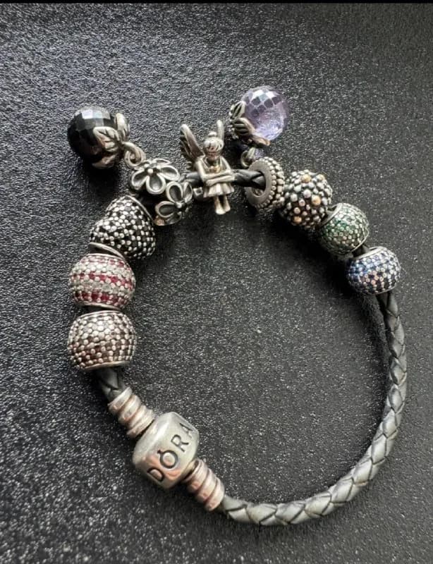 Pandora кожаный серый браслет 17размер, с шармами 350лари — Батуми — 350 ₾