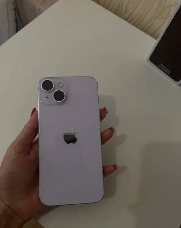 iPhone 14 (128 Gb), состояние идеал, всегда в стекле и под чехлом, батарея 89% 🔋 Без замен, не вскр — Батуми — 800 ₾