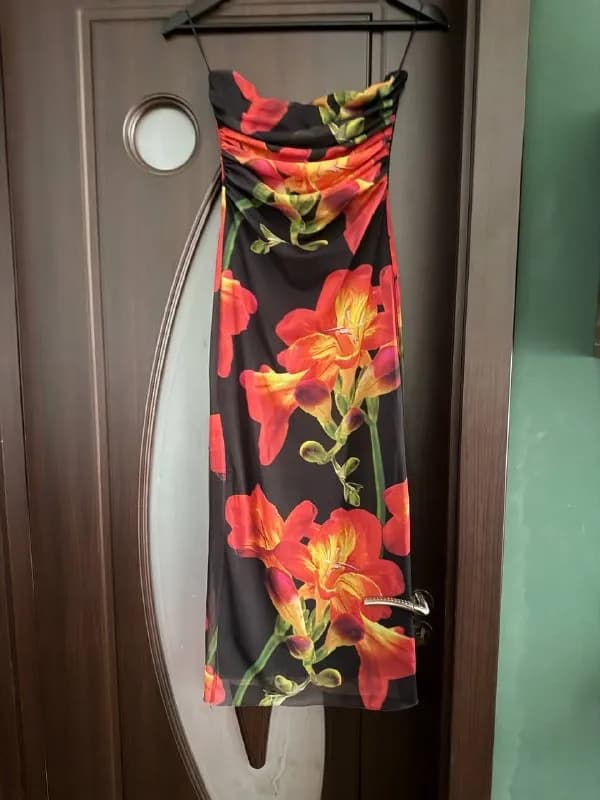 1. Платье Zara — 10 лари — Батуми — 10 ₾