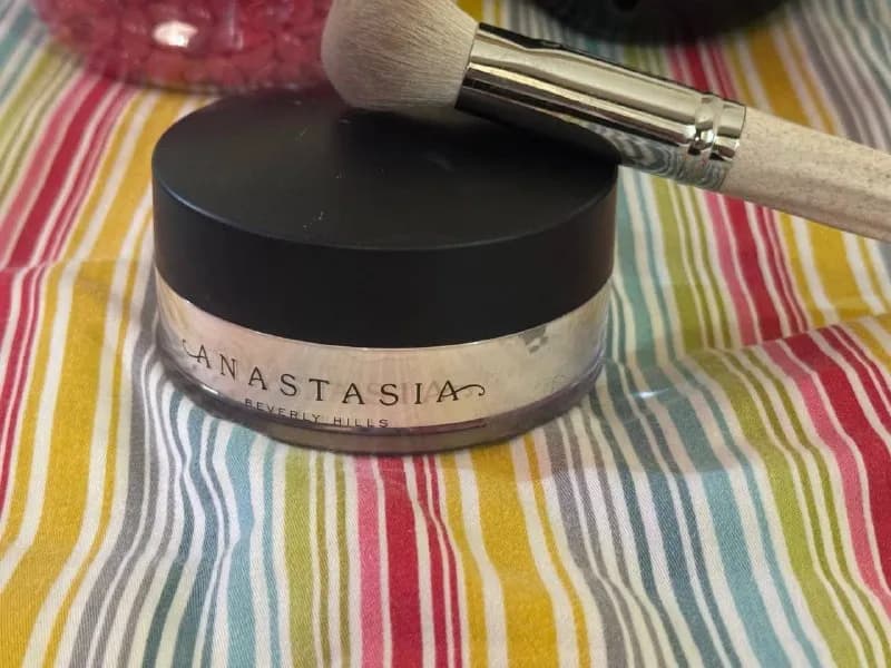 1. пудра Anastasia Beverly Hills 25 г в оттенке vanilla, полная, без слюды — Батуми — 100 ₾