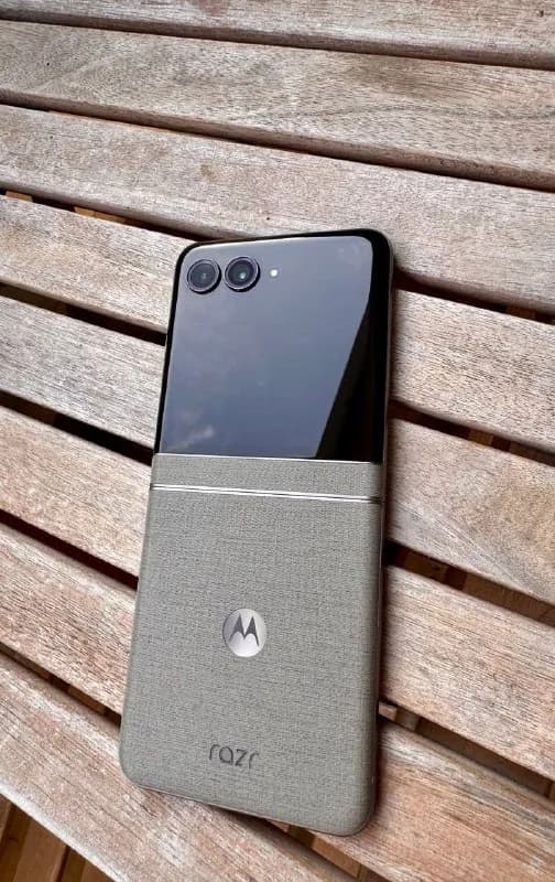 Motorola RAZR 70 5G 8/256GB Pantone Hematite — Батуми — 2 100 ₾
