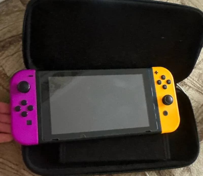 Nintendo Switch — полный комплект + Zelda — Батуми — 600 ₾