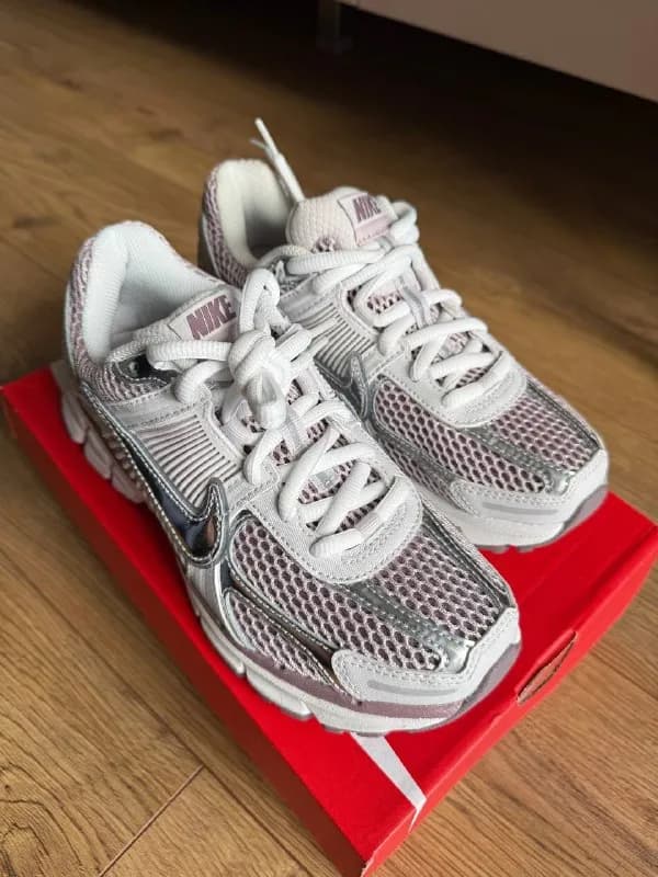 Nike Zoom Vomero 5 новые кроссовки. Размер eur38, на стопу 24 см. Очень легкие и удобные, в классной — Батуми — 390 ₾