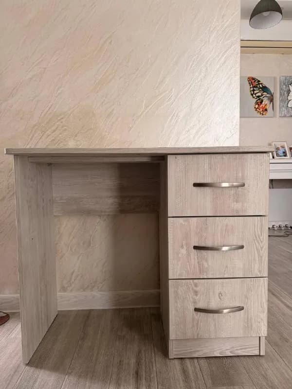 90 см, ширина 45, высота 75 с тремя ящиками. — Батуми — 70 ₾