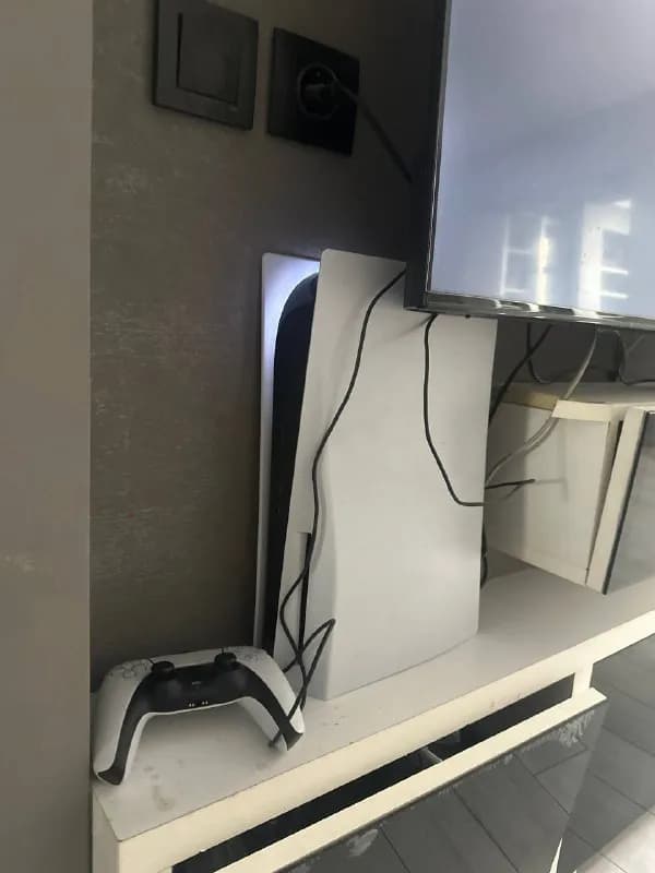 Sony PlayStation 5 (PS5) + 2 геймпада DualSense — Батуми — 1 200 ₾