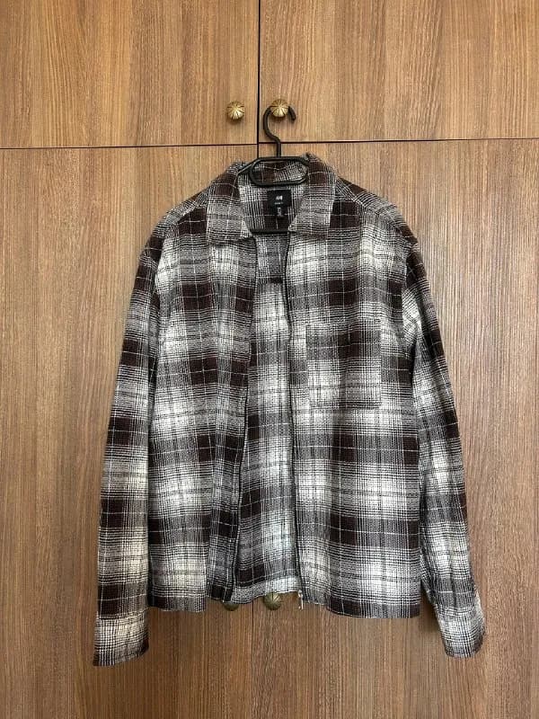 Плотная рубашка на молнии hm — Тбилиси — 25 ₾