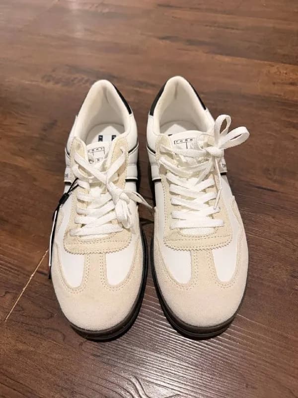 tommy jeans 43,5 размер. Не подошли поэтому ни разу не носились. Есть бирка, коробка не сохранилась. — Тбилиси — 200 ₾