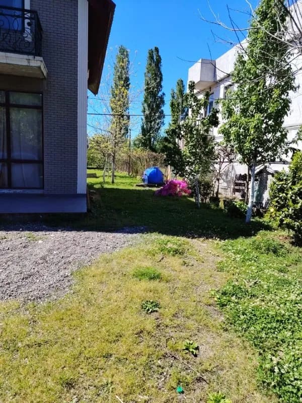 1 000 м² ЗЕМЕЛЬНЫЙ УЧАСТОК + 2 ДОМА — Батуми — 400 000 $