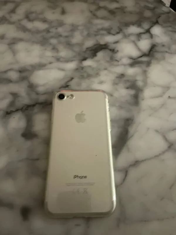 7 АКБ 92% 32 гб в отличном состояние в подарок идет чехол поиск: айфон 7 iPhone 7 iPhone айфон — Батуми