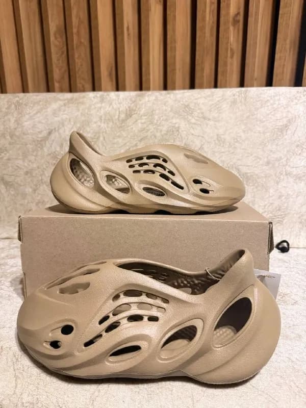 Adidas Yeezy Foam Runner. Расцветка Clay Taupe. Полностью новые, не ношеные. 100% оригинал с GOAT, с — Батуми — 280 ₾