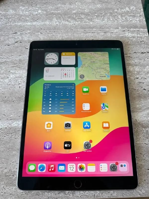 IPad Pro 10,5 дюймов 64 гб (Celluar, с симкой) в очень хорошем состоянии, засвет на экране никак не — Батуми — 400 ₾