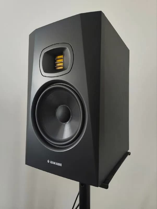 Adam T7V, со стойкой 1300 gel — Батуми — 1 300 ₾