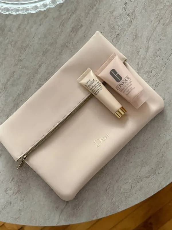 1️⃣Косметичка Dior, сияющая база/хайлайтер Estee lauder и ночная маска Clinique. 15 и 30 мл. По одно — Батуми — 20 ₾
