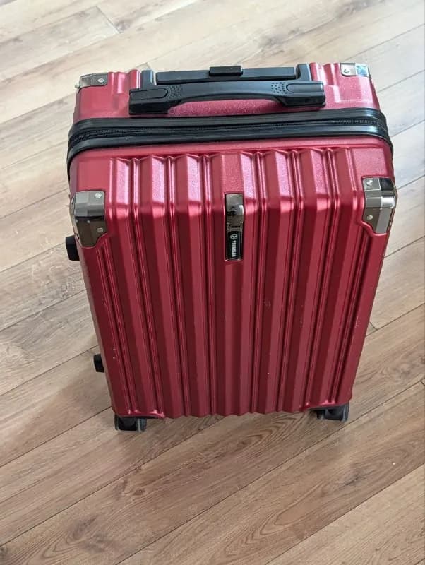 Чемодан для ручной клади — Тбилиси — 80 ₾