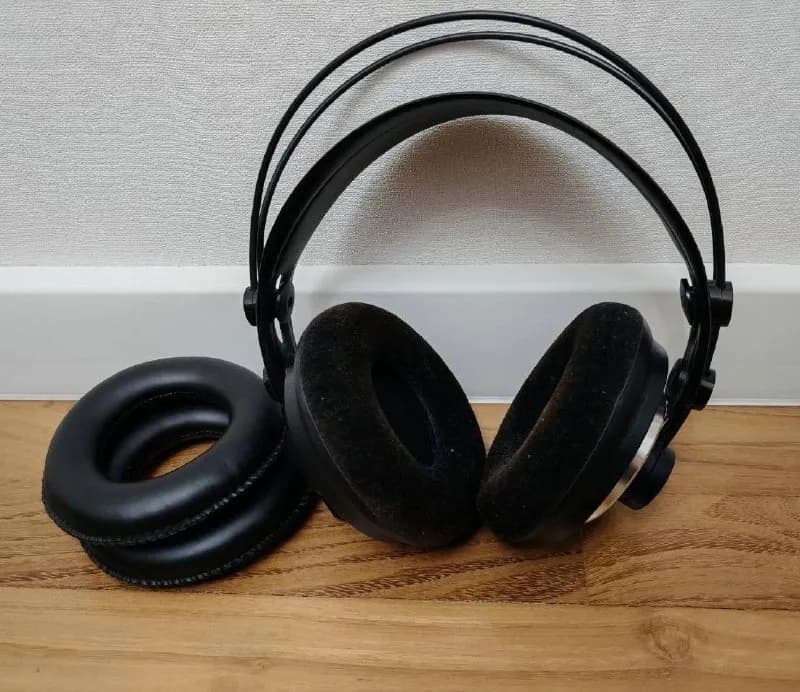 AKG K240 mk2 полностью рабочие, в комплекте два кабеля и новые оригинальные амбюшюры. — Батуми — 150 ₾