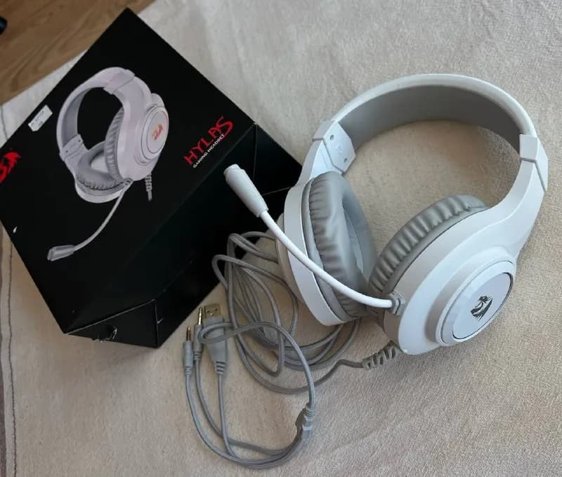 1. Игровые наушники Redragon Hylas — 45 GEL. Белые с RGB-подсветкой. Использовались пару раз, состоя — Батуми — 45 ₾