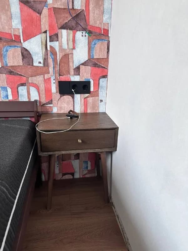 2 прикроватные тумбы. Куплены в jusk. Не подошли по размеру. Ширина 45 см. Как новые, сложены на хра — Батуми — 250 ₾