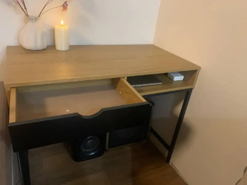 Стол из jusk, новый — Батуми — 150 ₾