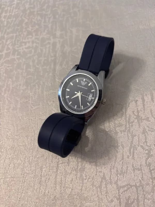 Часы Emporio Armani на резиновом ремешке — Батуми — 25 ₾