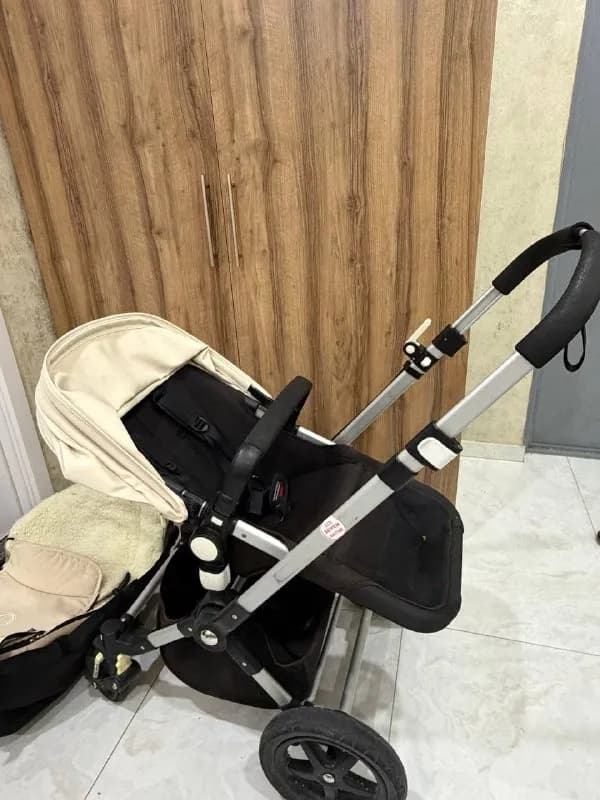 bugaboo 2 в 1 (люлька и спортивная часть, проходимость отличная), овечий конверт в подарок. Коляска — Батуми — 450 ₾