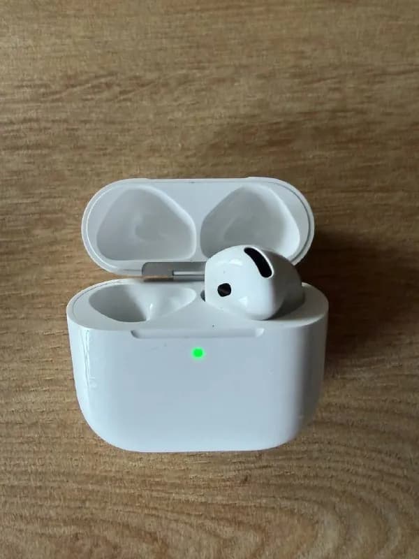 Apple AirPods 4 — Батуми — 50 ₾