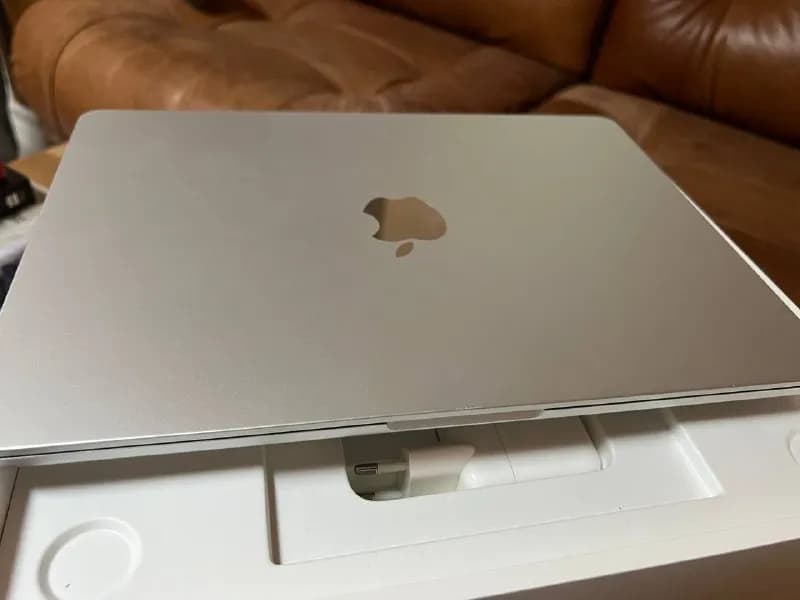 MacBook Air М2 13» 2022, 8/256. не вскрывался, состояние 8/10, внутри все работает как положено, на — Тбилиси — 450 ₾