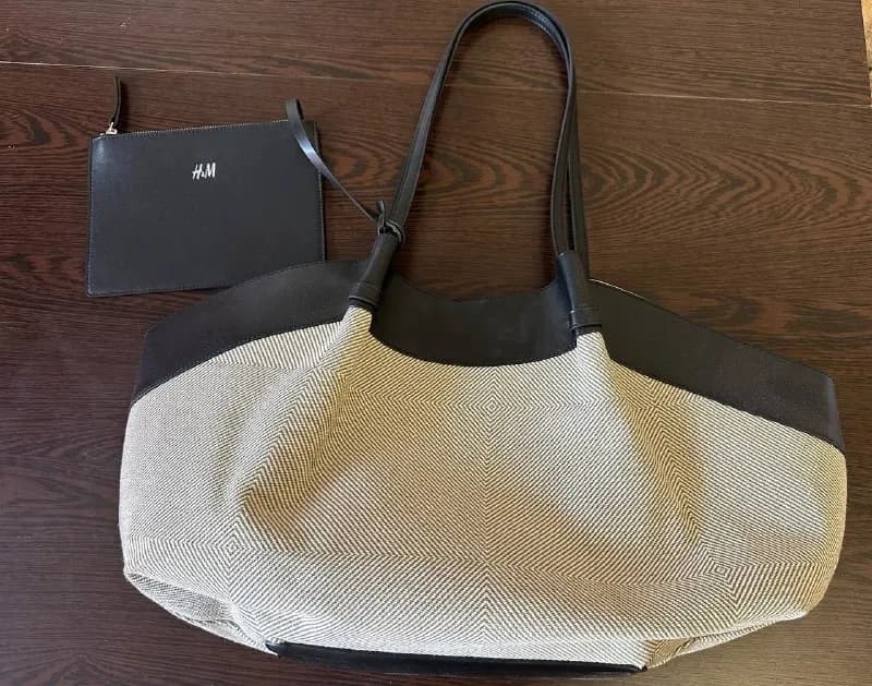 H&M. Стильная вместительная сумка в отличном состоянии, не носила. Ткань с геометрическим принтом, ч — Батуми — 40 ₾
