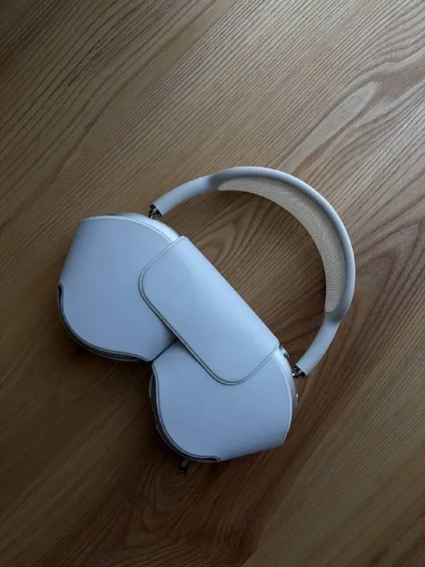 Airpods Max 1 поколение, зарядка лайтинг — Батуми — 500 ₾