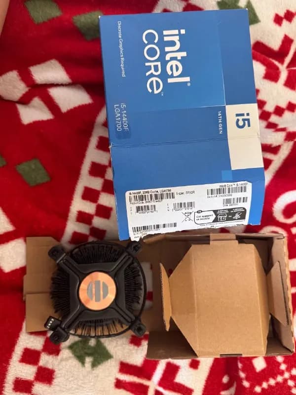 Intel (boxed-версия под LGA1700) — 10 лари — Батуми — 10 ₾