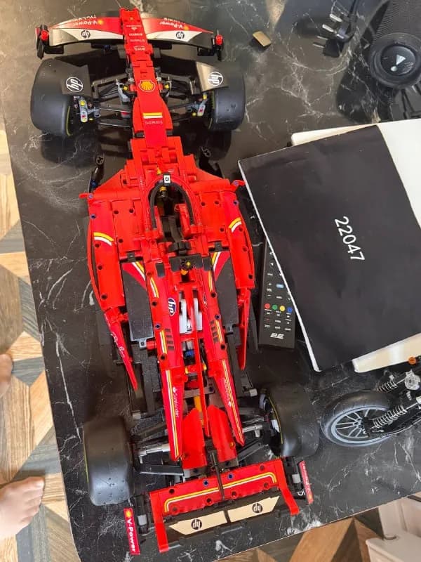 LEGO Technic Ferrari SF-[телефон]) в собранном виде + инструкция — 25 лари (торг) — Батуми — 25 ₾